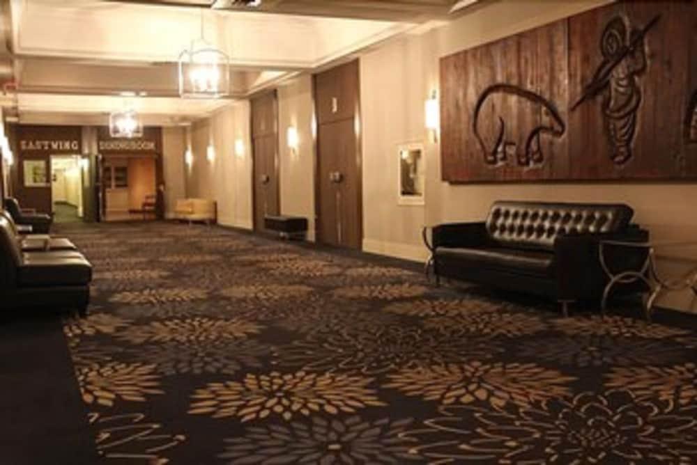 The Senator Hotel & Conference Center Timmins Exterior photo